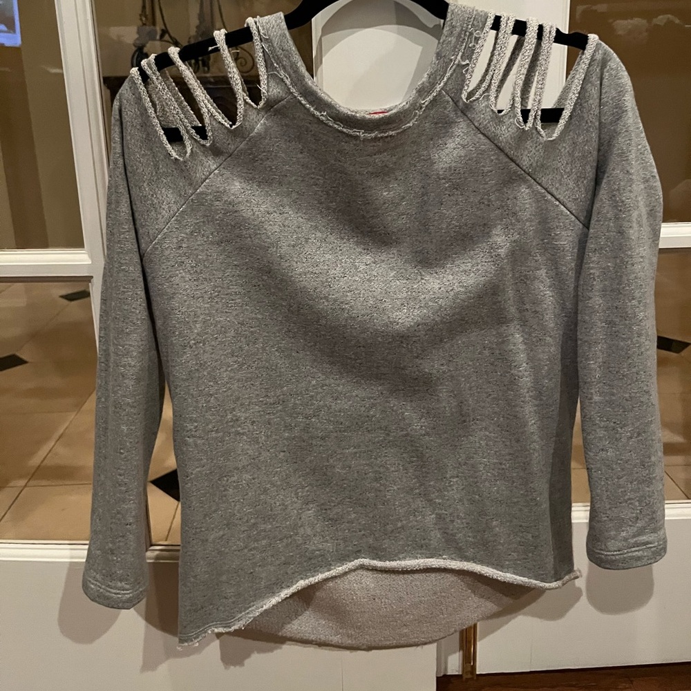 Saks Fifth Avenue sheatshirt